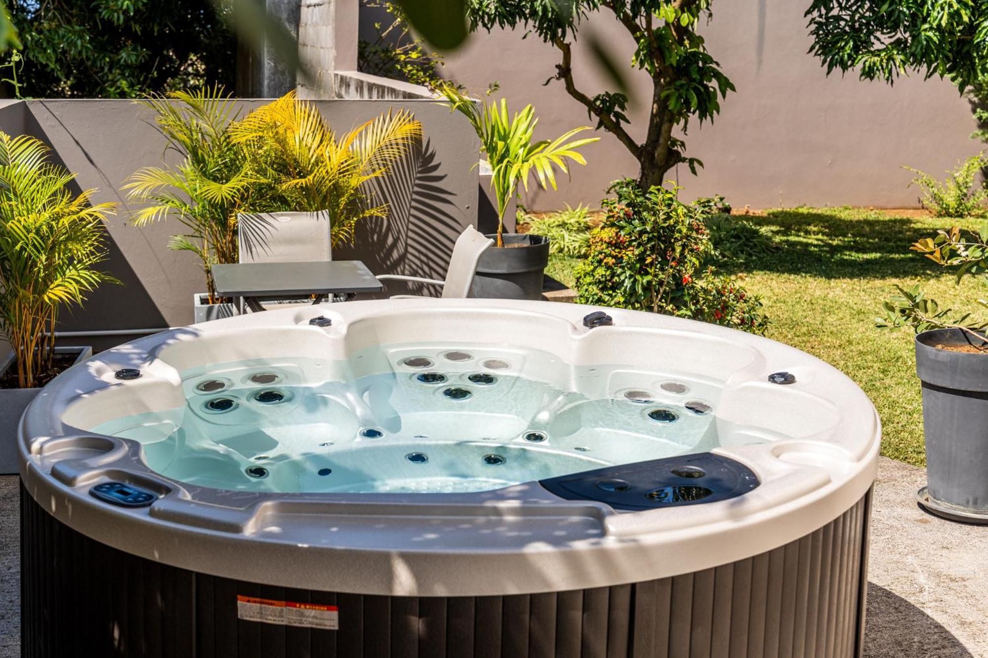 Villa Et Grand Jacuzzi Six Personnes, En Pleine Nature Saint-Joseph Bagian luar foto